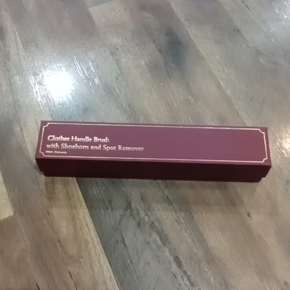 New with box clothes handle brush with shoehorn & spot remover - Picture 5 of 5